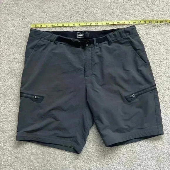 REI Gray Shorts Men’s Size XL 30 Zip Pockets Hiking Outdoor Active - Picture 6 of 12